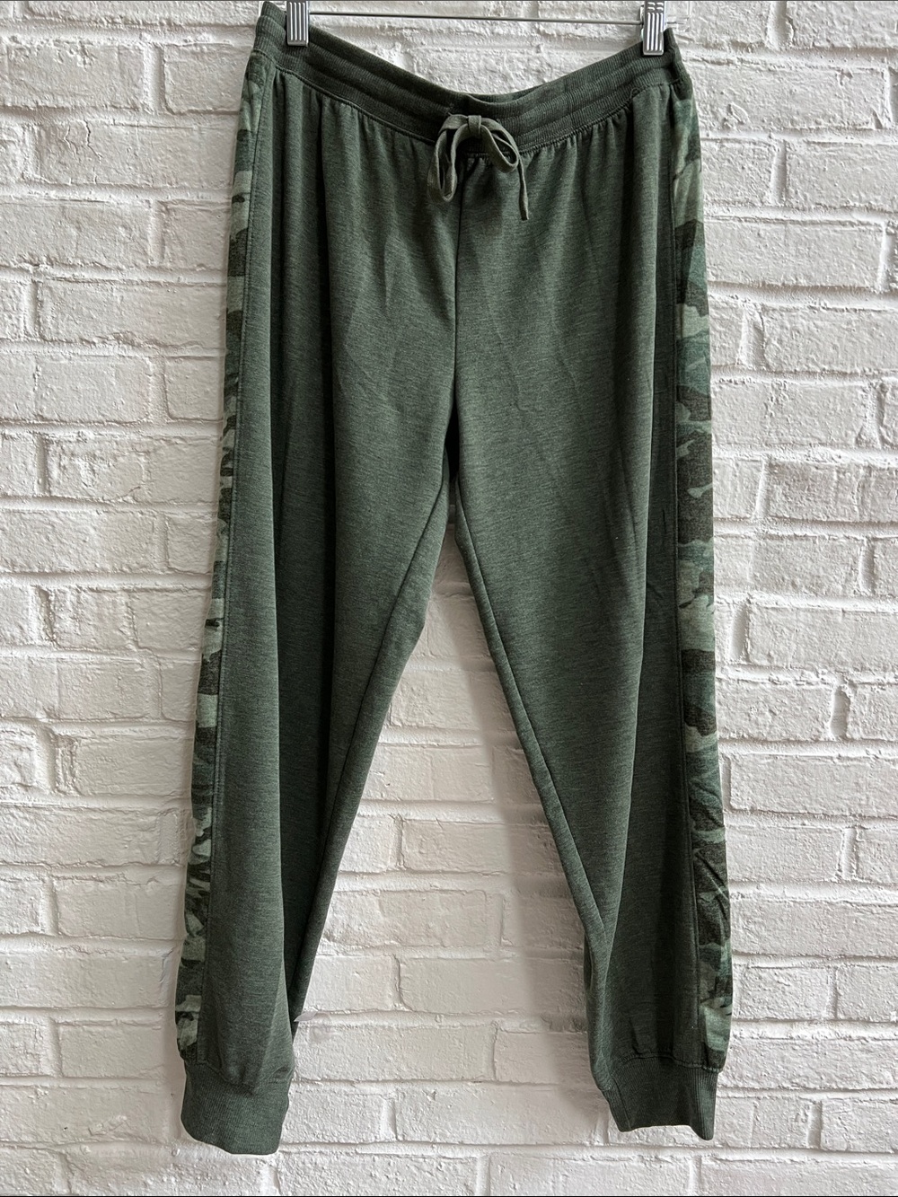 SPLENDID Olive Green Camo Sweatshirt and Jogger Sweatpants Long sleeve Crew neck - Picture 10 of 15